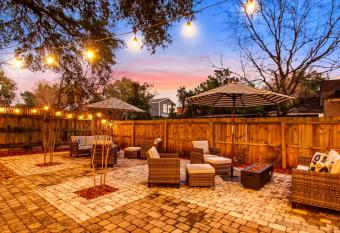 130 Y O Historic Savannah Cottage off Forsyth Park allows 18 year olds to book a room