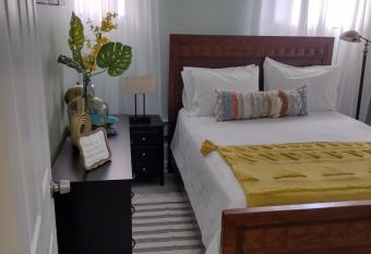 Private 1 Bed 1 Bath Apartment allows 18 year olds to book a room