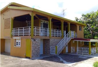 Appartement de 2 chambres avec terrasse amenagee et wifi a Le Robert has Balcony rooms