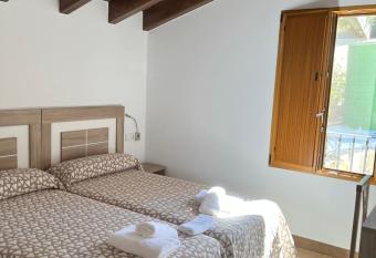 PENSION ORUEIRO VILASERIO allows 18 year olds to book a room