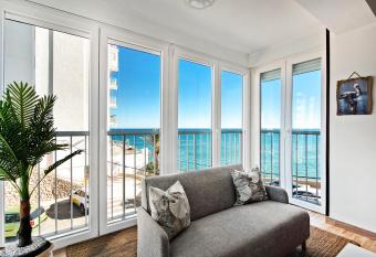 Cruz del Sur has Balcony rooms