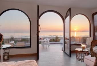 Denia Beach Lodge has Balcony rooms