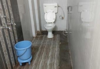 OYO 70104 Ss Hotel Lodge allows 18 year olds to book a room