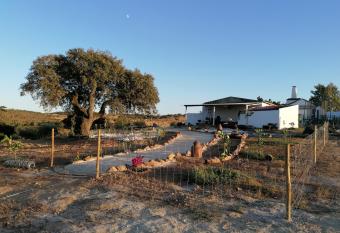 Monte Beatriz has Balcony rooms