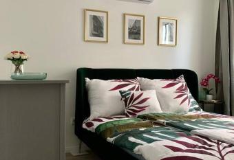 Sicomoro Casa allows 18 year olds to book a room