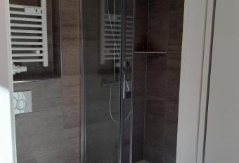 Allg  utissimo im St  dtle allows 18 year olds to book a room