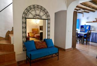 San Antonio 76 has Balcony rooms