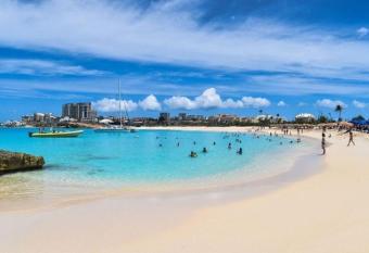 Hidden Gem in Cupecoy has Balcony rooms