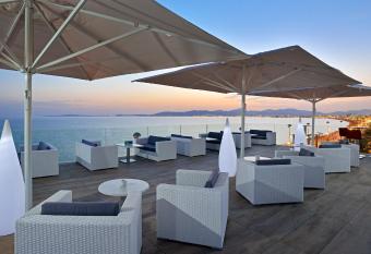 Hotel Hispania has Balcony rooms