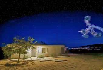 Perfect Getaway withAmazing Views at Joshua Tree home has rooms with a private hot tub