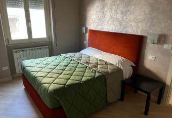 Appartamento a 500 mt da Porta Elisa di Lucca con posto auto allows 18 year olds to book a room