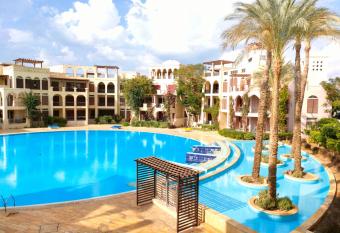 one bedroom apartments aqaba on 2 swimming pool Tala bay has Balcony rooms