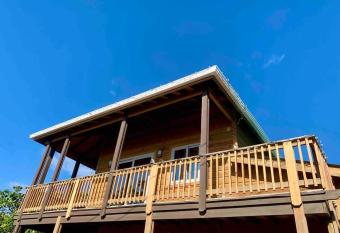 Lila loft- Private one floor bedroom &free parking has Balcony rooms