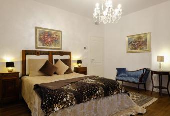 B&B Old Town San Marino has Balcony rooms