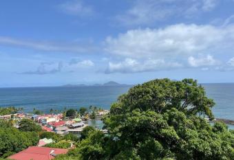 l escale des roches grav  es allows 18 year olds to book a room