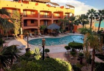 El Pueblo has Balcony rooms