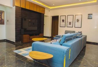 Fabulously furnished 3-bedroom apartment has Balcony rooms