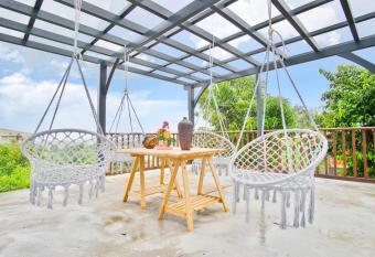 Charmant T2 en r  sidence de tourisme avec vue mer has rooms with a private hot tub