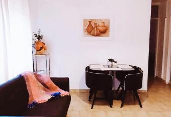 HOME & OFFICE TOP HOUSE, Impecable! 1- 4 Personas, Living allows 18 year olds to book a room