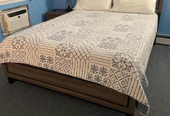 Large 3-Bedrooms/2-Bath Apt, One Block to Train allows 18 year olds to book a room