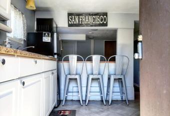 Cozy Apartment near SFO has Balcony rooms