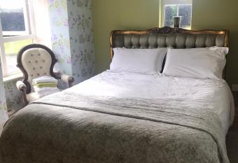 Burton Hall - Pauline has Balcony rooms