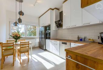 Modern, gro  z  gig, Nahe Rhein & Waldpark allows 18 year olds to book a room