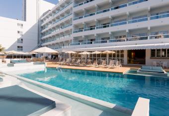 Bellevue Vistanova allows 18 year olds to book a room