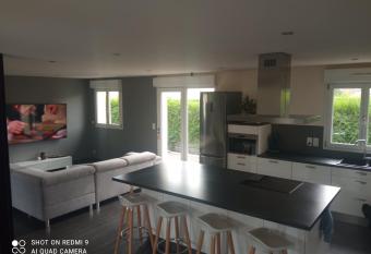 Miniac-Morvan has Balcony rooms