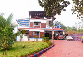 Spacious Villa in Kolad with River Access and Food has Balcony rooms