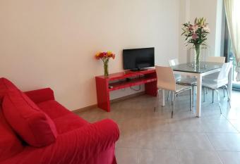 Le Dune Esclusivo appartamento sul mare allows 18 year olds to book a room