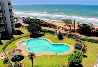 12 Umdloti Cabanas Umdloti Beachfront Magic has Balcony rooms