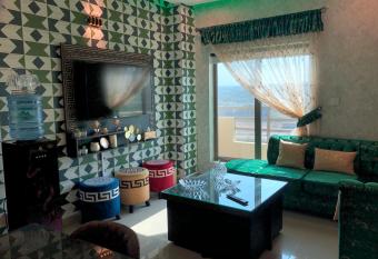 Majestic 2 Bedroom CONDO 1 Minute from GIGA Mall. has Balcony rooms