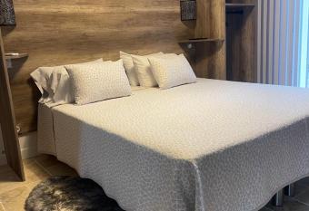 Villa Cozy Rochefort allows 18 year olds to book a room