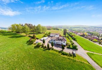 Hotel G  rtler allows 18 year olds to book a room