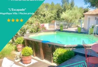 L Escapade, Magnifique Villa avec Piscine has Balcony rooms