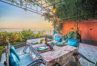 La Terrazza sul Mare allows 18 year olds to book a room