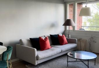 Apartment Lainas allows 18 year olds to book a room