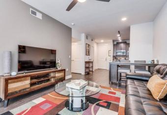 Plano Tourist Hot Spot! has Balcony rooms