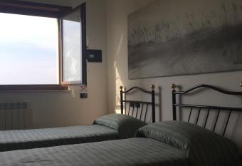 bb Nuova Fiera di Roma has Balcony rooms