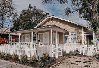 Entire Home Downtown - 2 BR 2 Bath has Balcony rooms