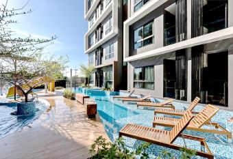 First Hua Hin - Ji Ya allows 18 year olds to book a room