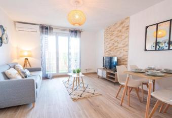 L IDEAL COSY - PARKING PRIVE BALCON CLIM WIFI has Balcony rooms