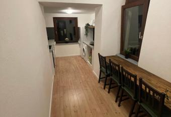 Sch  ne moderne Monteurs/Ferienwohnung allows 18 year olds to book a room