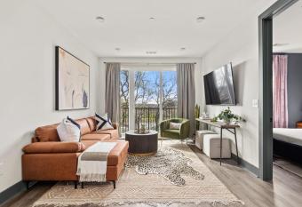 Stunning Sobro Suite - 3 Bedrooms Downtown Brand New allows 18 year olds to book a room