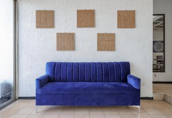 Amplia casa con balc  n y Patio a 1 calle del Metro has Balcony rooms