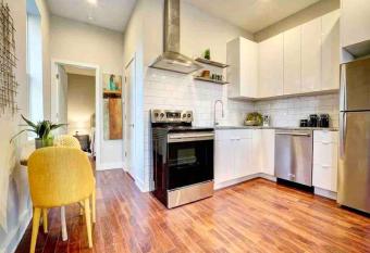 CUTE & COZY/TQL stadium/ Findlay Market/Brewery has Balcony rooms