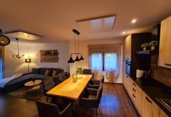 Holiday Home Denis has Balcony rooms