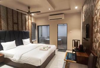 Hotel Apratim has Balcony rooms