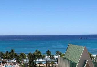 New Ocean Corner Large Suite 1Free parking allows 18 year olds to book a room